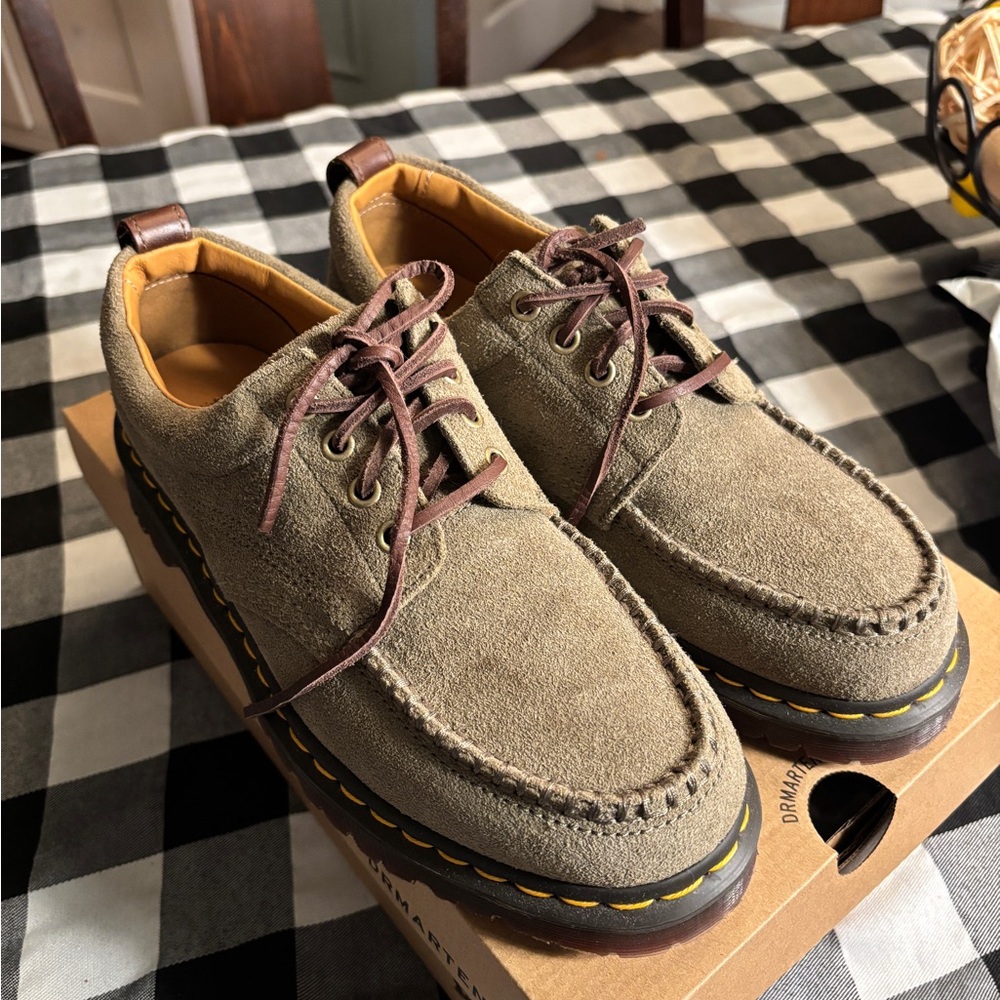Dr. Martens Lowell shoes Olive